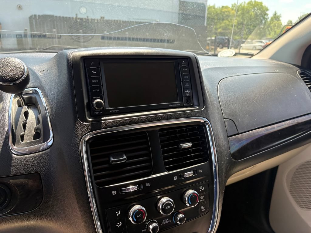 Used 2017 Dodge Grand Caravan SE w/ Power Window Group FWD image 17