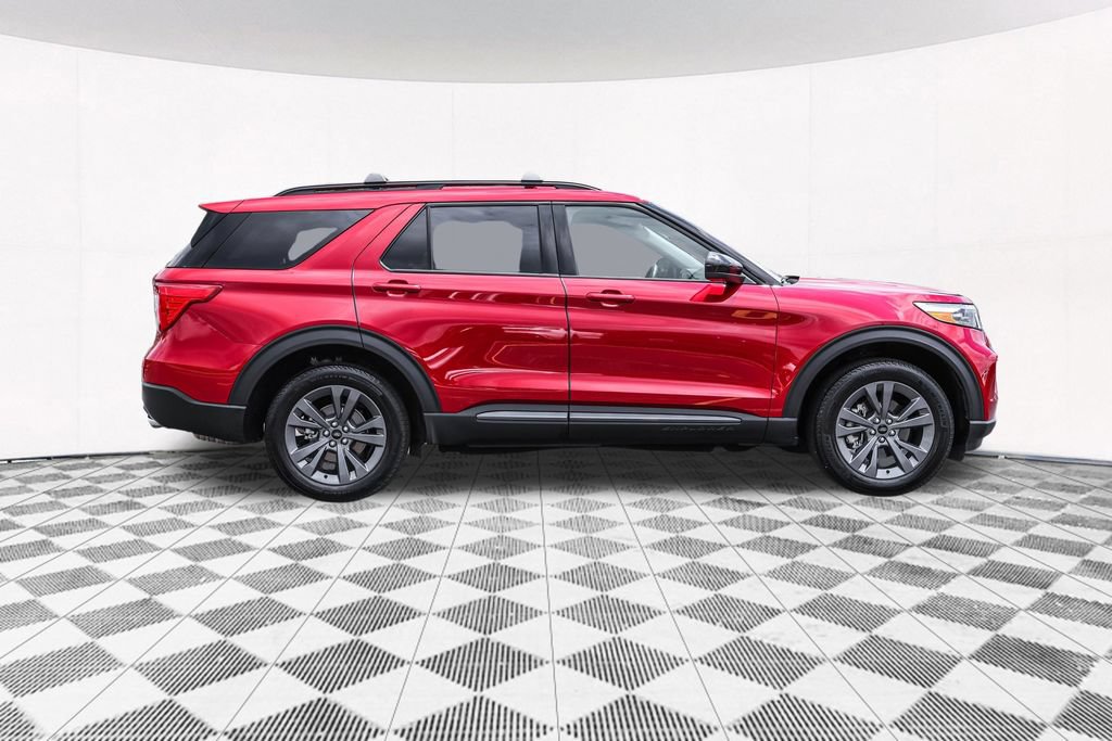 Used 2024 Ford Explorer XLT w/ Equipment Group 202A AWD/4WD image 13