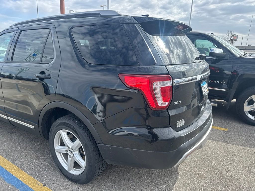 Used 2016 Ford Explorer XLT w/ Equipment Group 202A AWD/4WD image 5