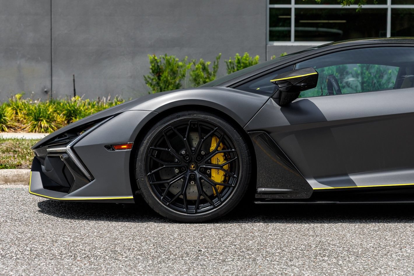 Used 2025 Lamborghini Revuelto AWD/4WD image 40