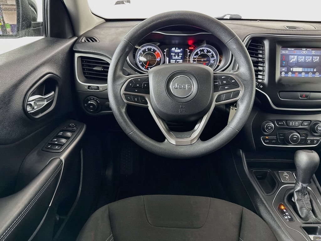 Used 2019 Jeep Cherokee Latitude w/ Popular Appearance Group FWD image 21