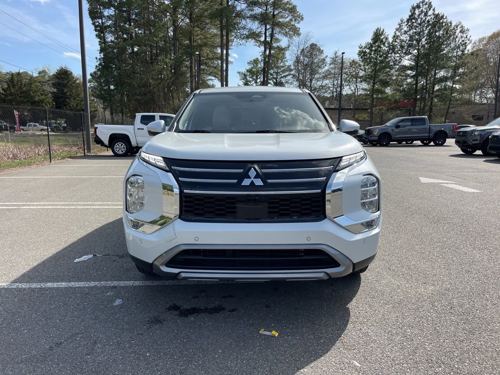 Used 2025 Mitsubishi Outlander SE image 3
