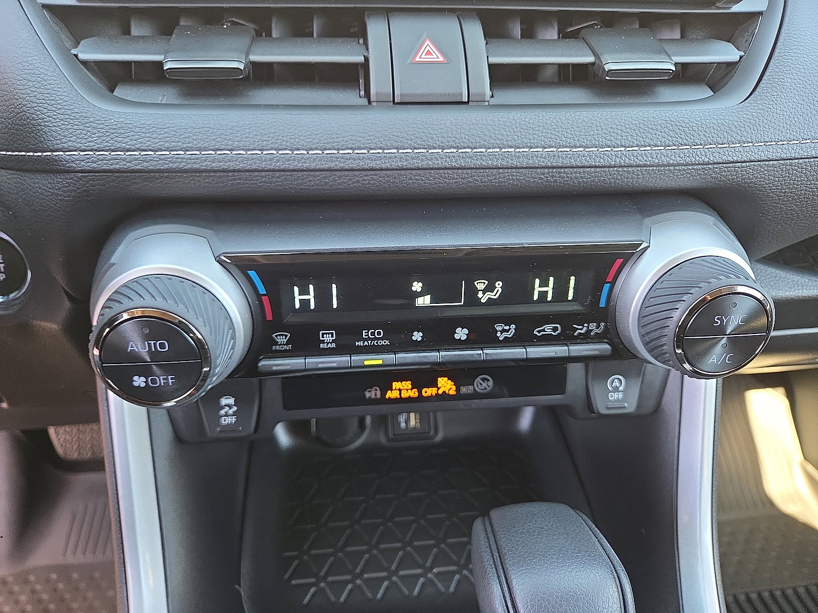 Used 2025 Toyota RAV4 XLE w/ Convenience Package image 27