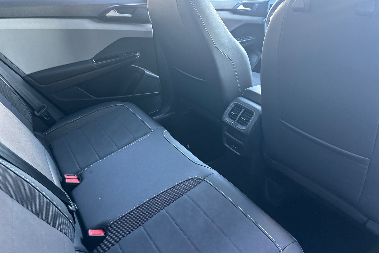 Used 2023 Volkswagen Taos SE w/ Panoramic Sunroof Package FWD image 19
