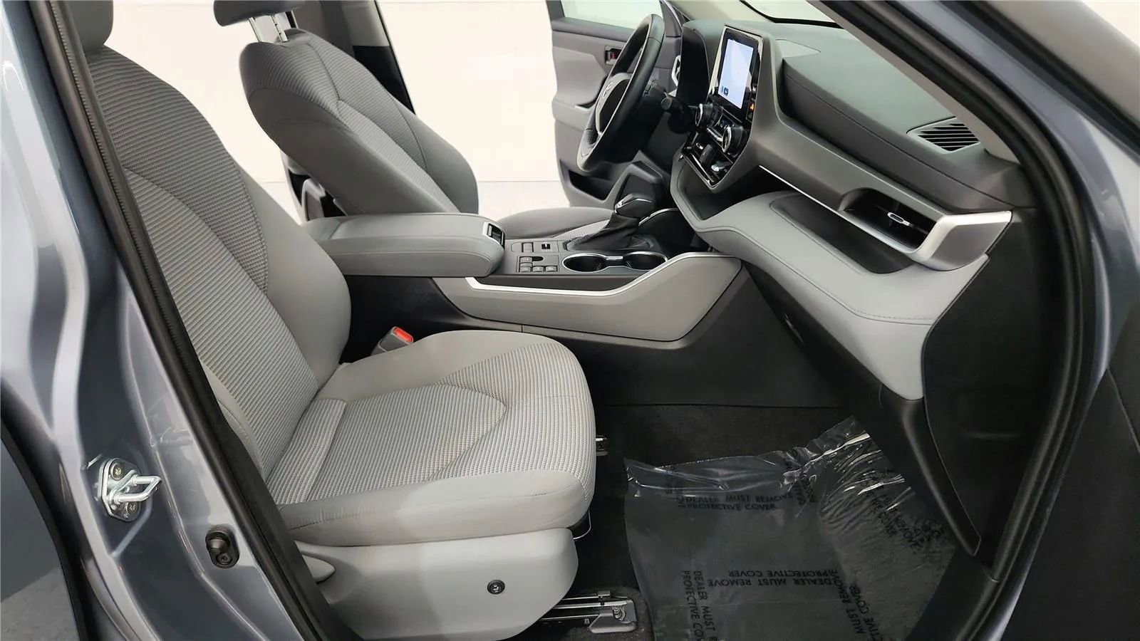 Used 2023 Toyota Highlander LE image 37