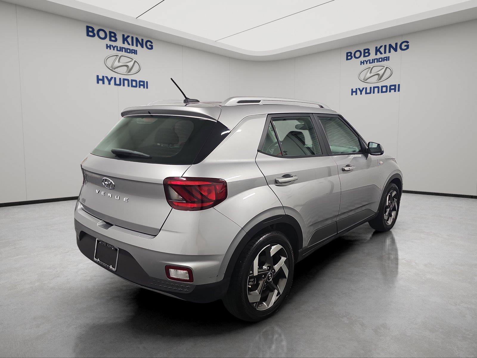 Certified 2025 Hyundai Venue SEL FWD image 5