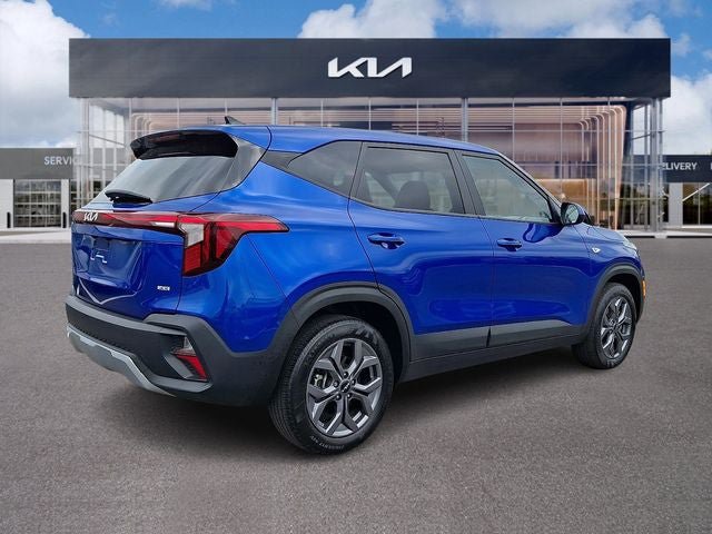 Used 2024 Kia Seltos LX AWD/4WD image 6