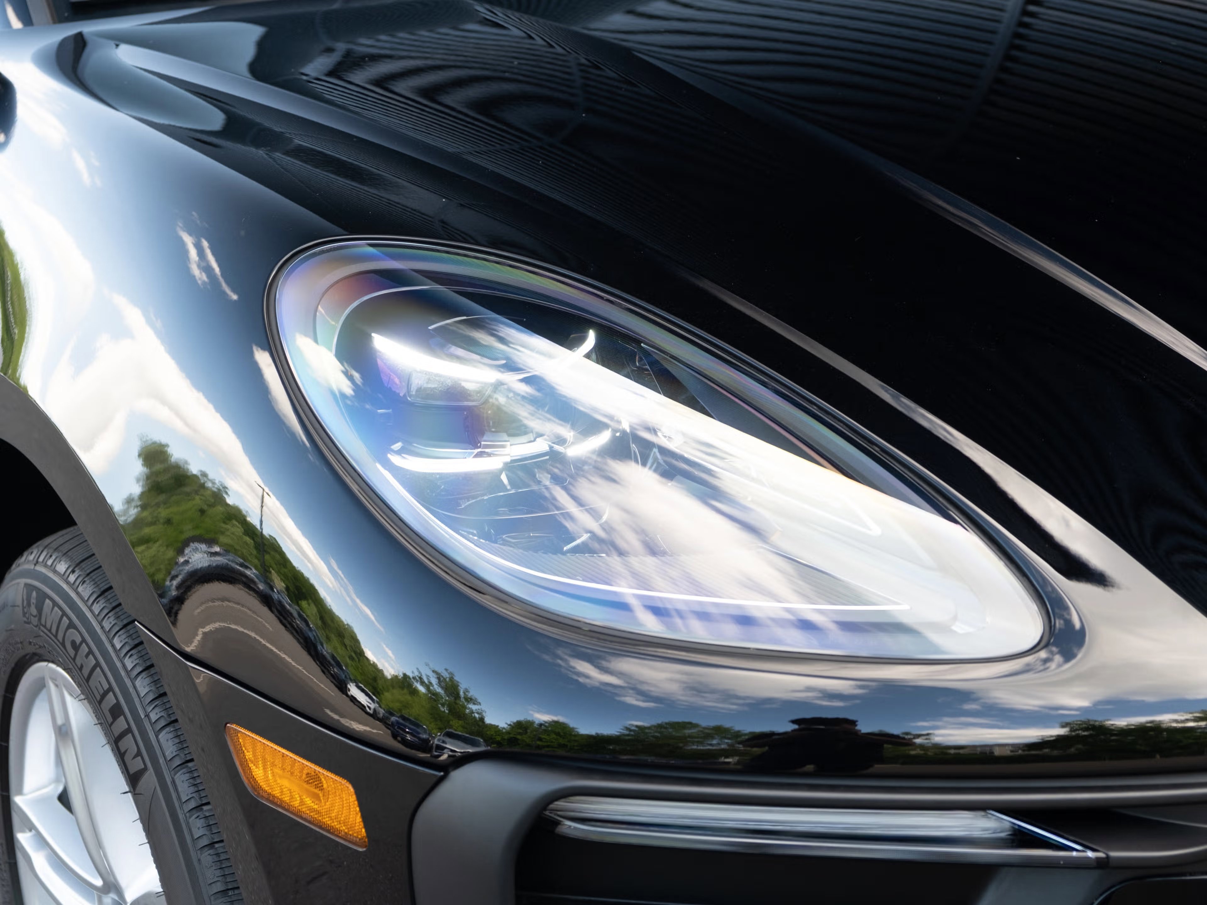 Certified 2025 Porsche Macan image 31