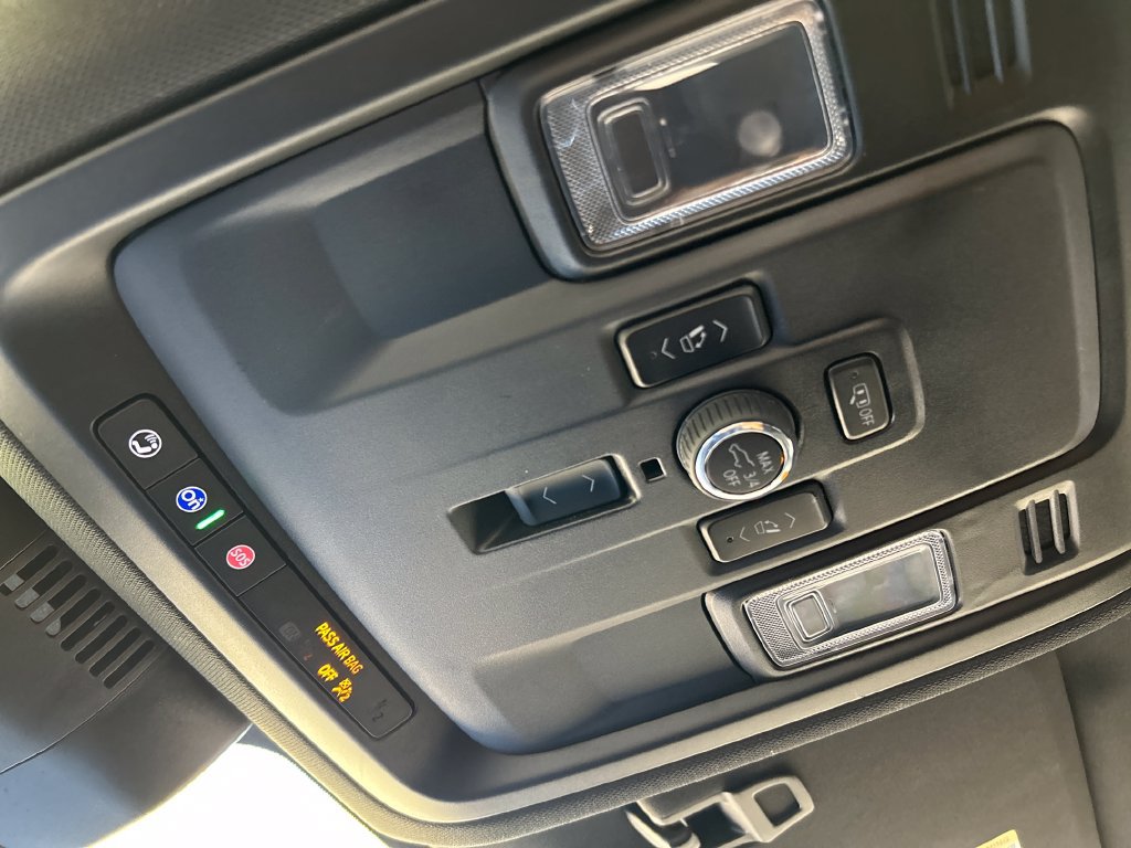 Used 2025 Chevrolet Suburban High Country AWD/4WD image 32