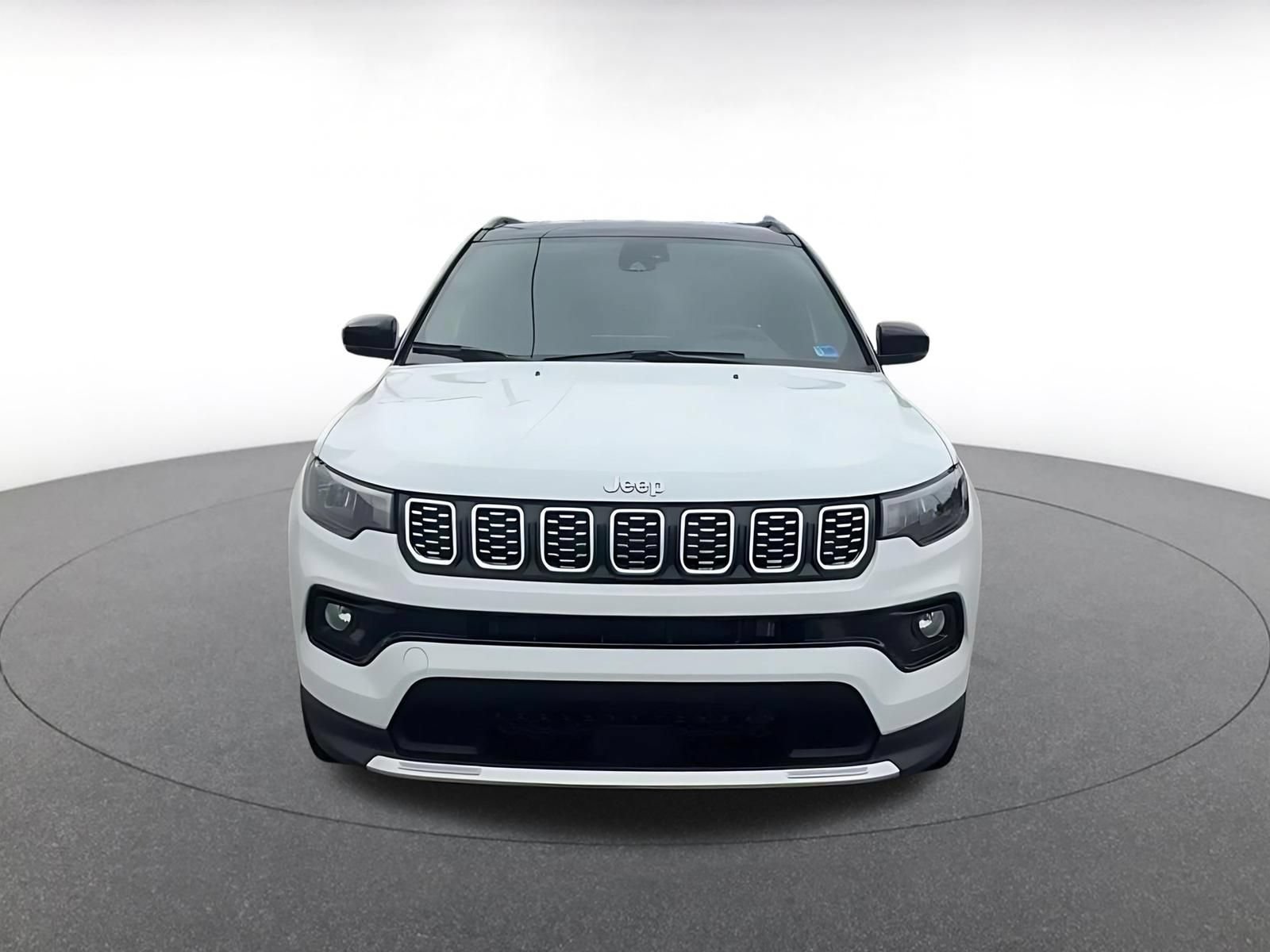 Used 2025 Jeep Compass Limited AWD/4WD image 4