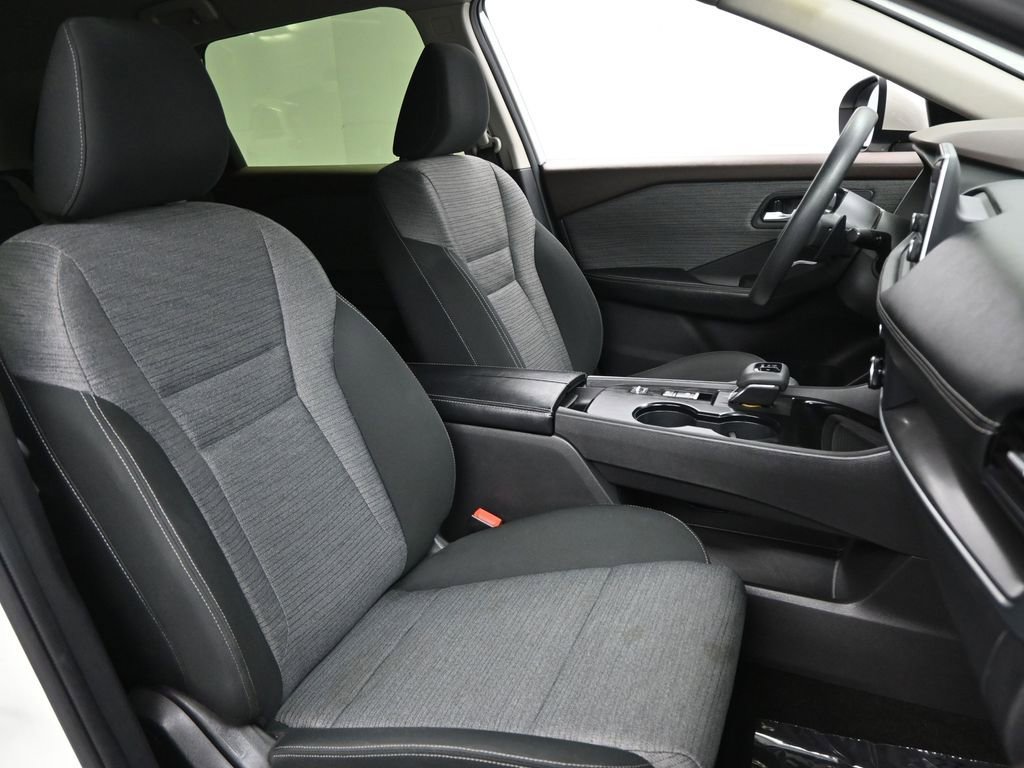 Used 2023 Nissan Rogue SV image 12