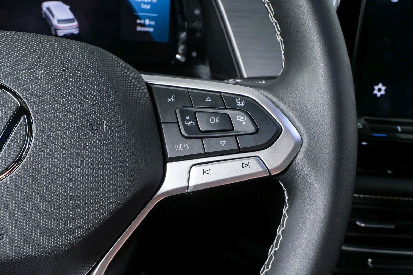 Certified 2024 Volkswagen Atlas Cross Sport SE FWD image 30