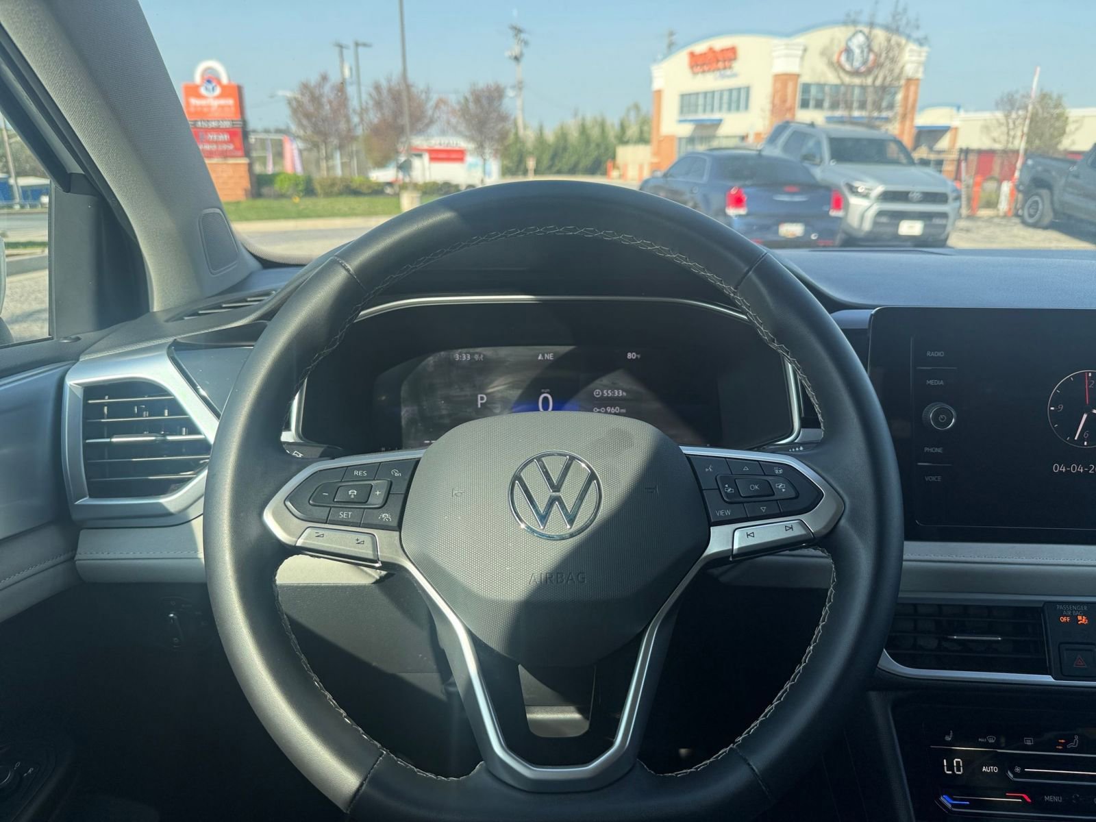 Used 2025 Volkswagen Taos SE AWD/4WD image 35