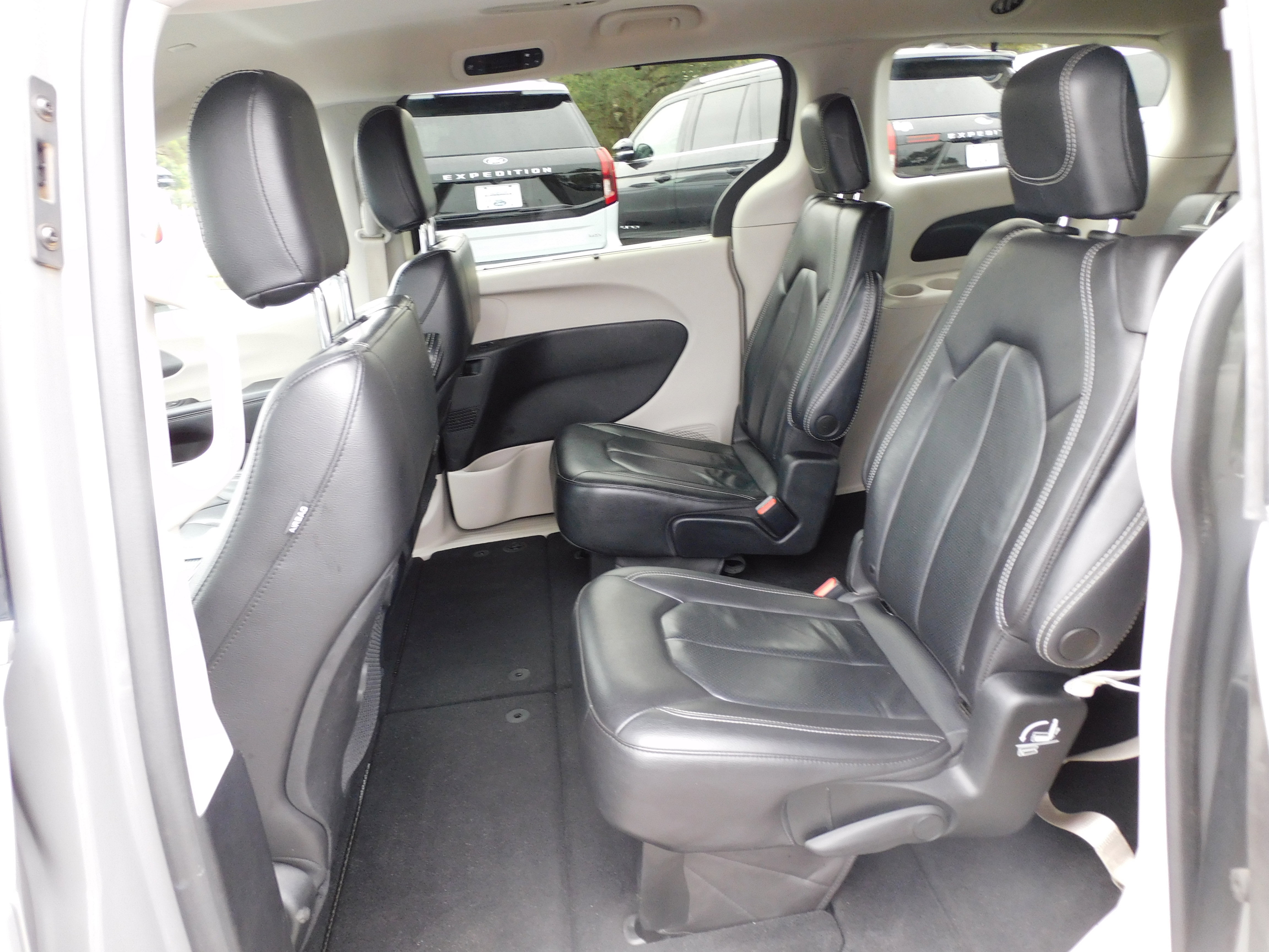 Used 2022 Chrysler Pacifica Touring-L image 12