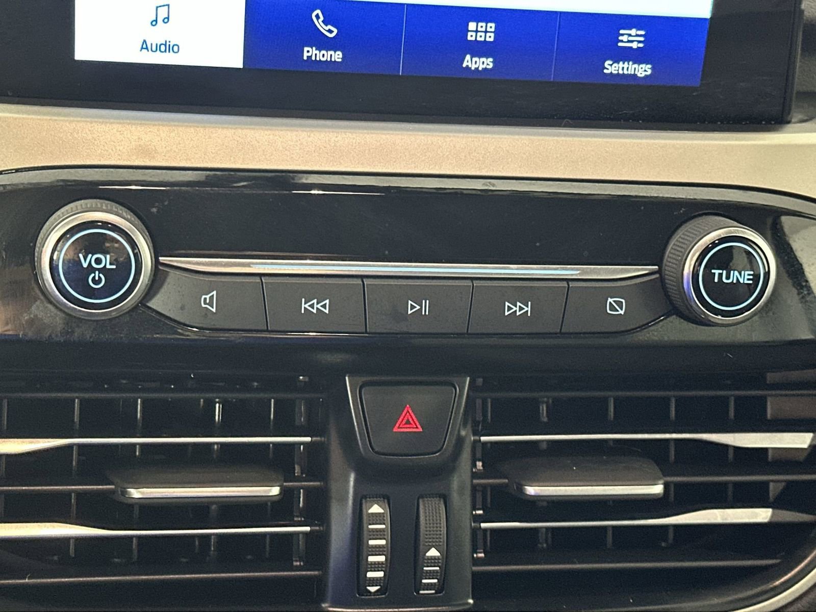 Used 2022 Ford Escape SE w/ Cold Weather Package image 18