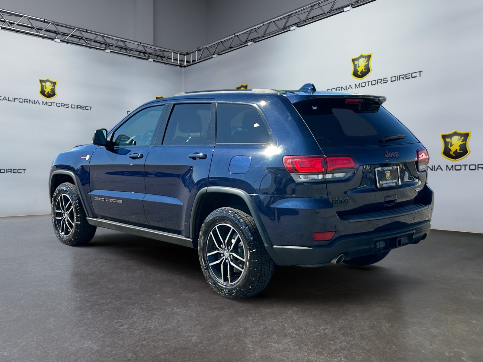 Used 2018 Jeep Grand Cherokee Trailhawk w/ Trailhawk Luxury Group AWD/4WD image 3
