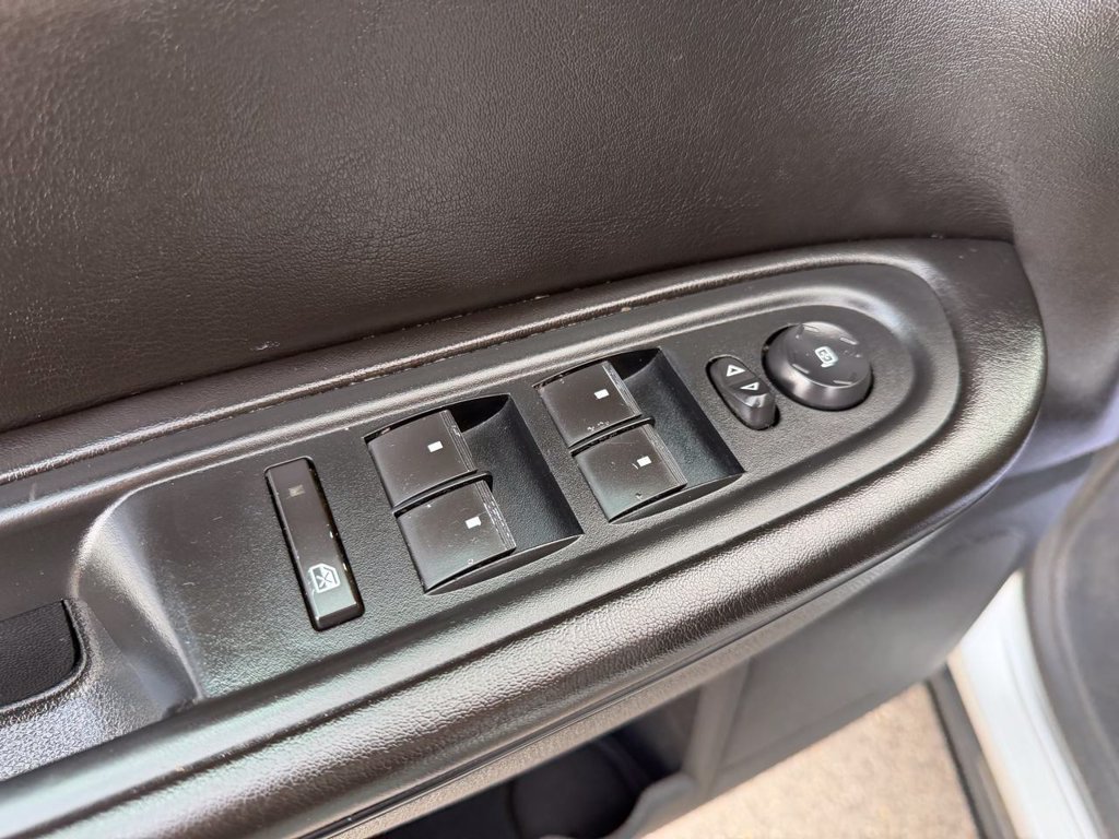 Used 2015 Chevrolet Traverse LT w/ Style and Technology Package FWD image 13