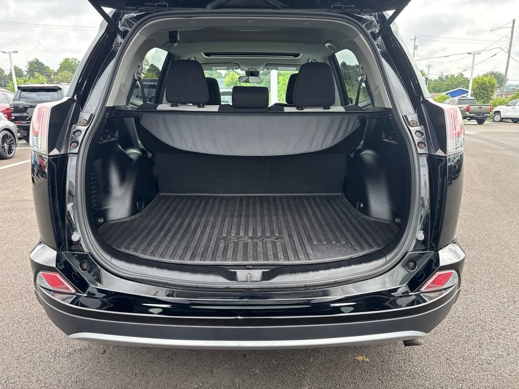 Used 2018 Toyota RAV4 XLE w/ Plus Extra Value Package AWD/4WD image 4