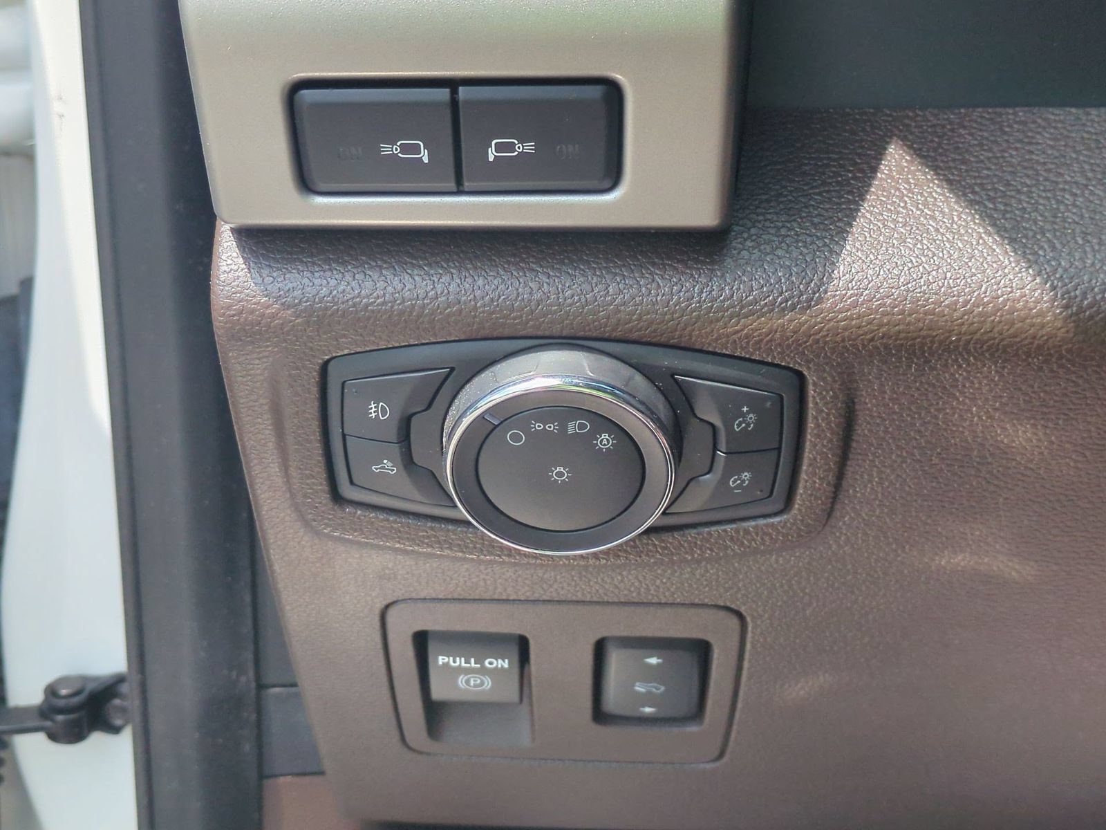 Used 2018 Ford F150 King Ranch w/ Equipment Group 601A Luxury AWD/4WD image 18