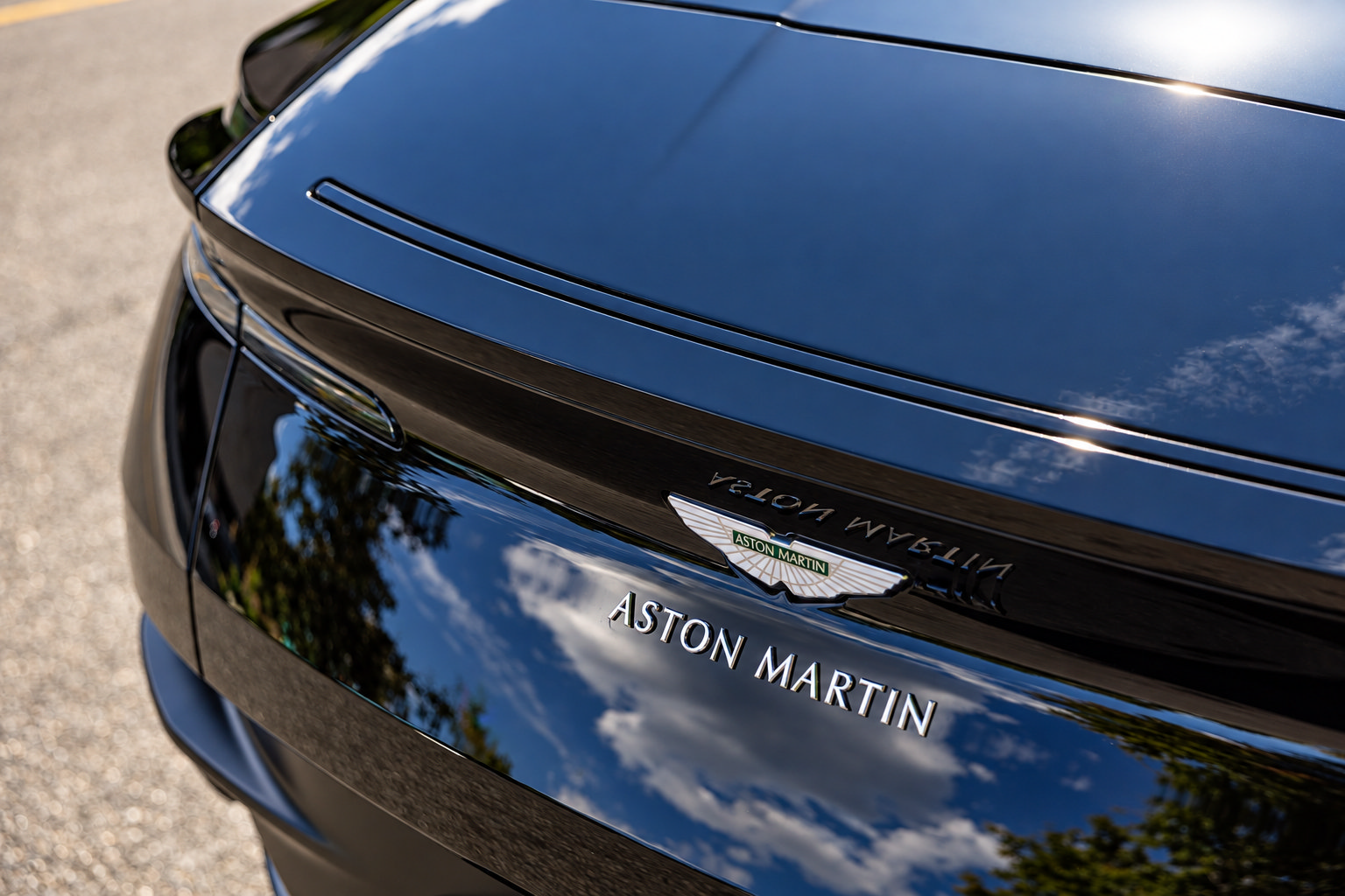 Used 2019 Aston Martin DB11 Volante RWD image 31