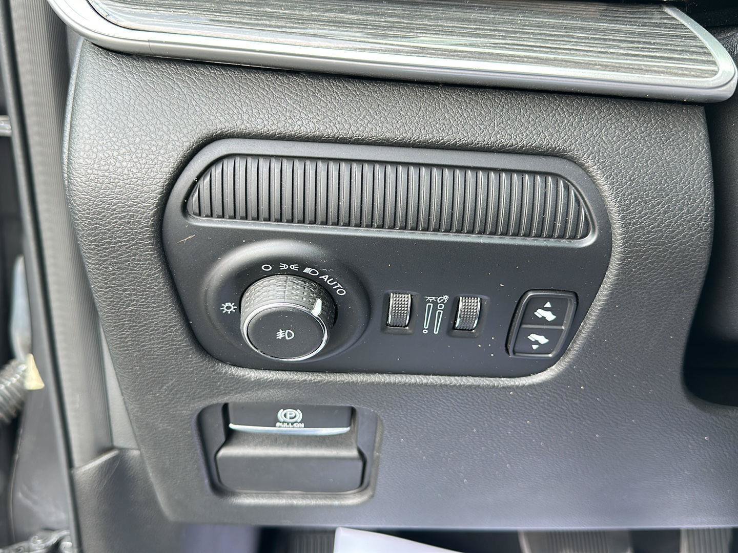 Used 2022 Jeep Wagoneer Series III w/ Convenience Group I AWD/4WD image 10