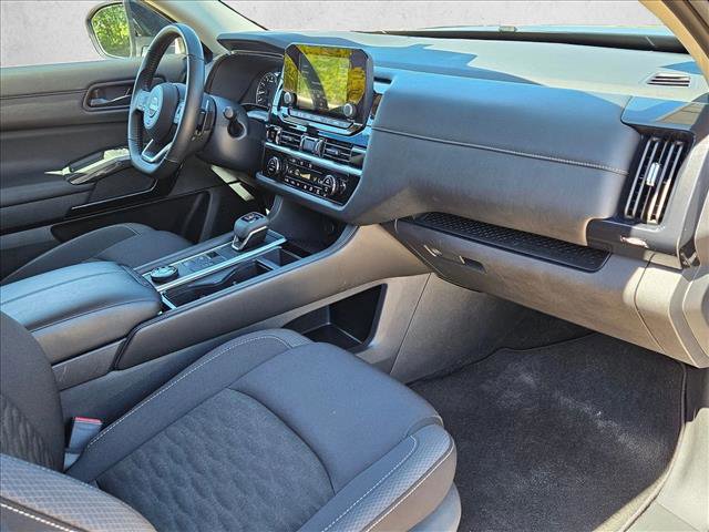 Used 2025 Nissan Pathfinder SV AWD/4WD image 22