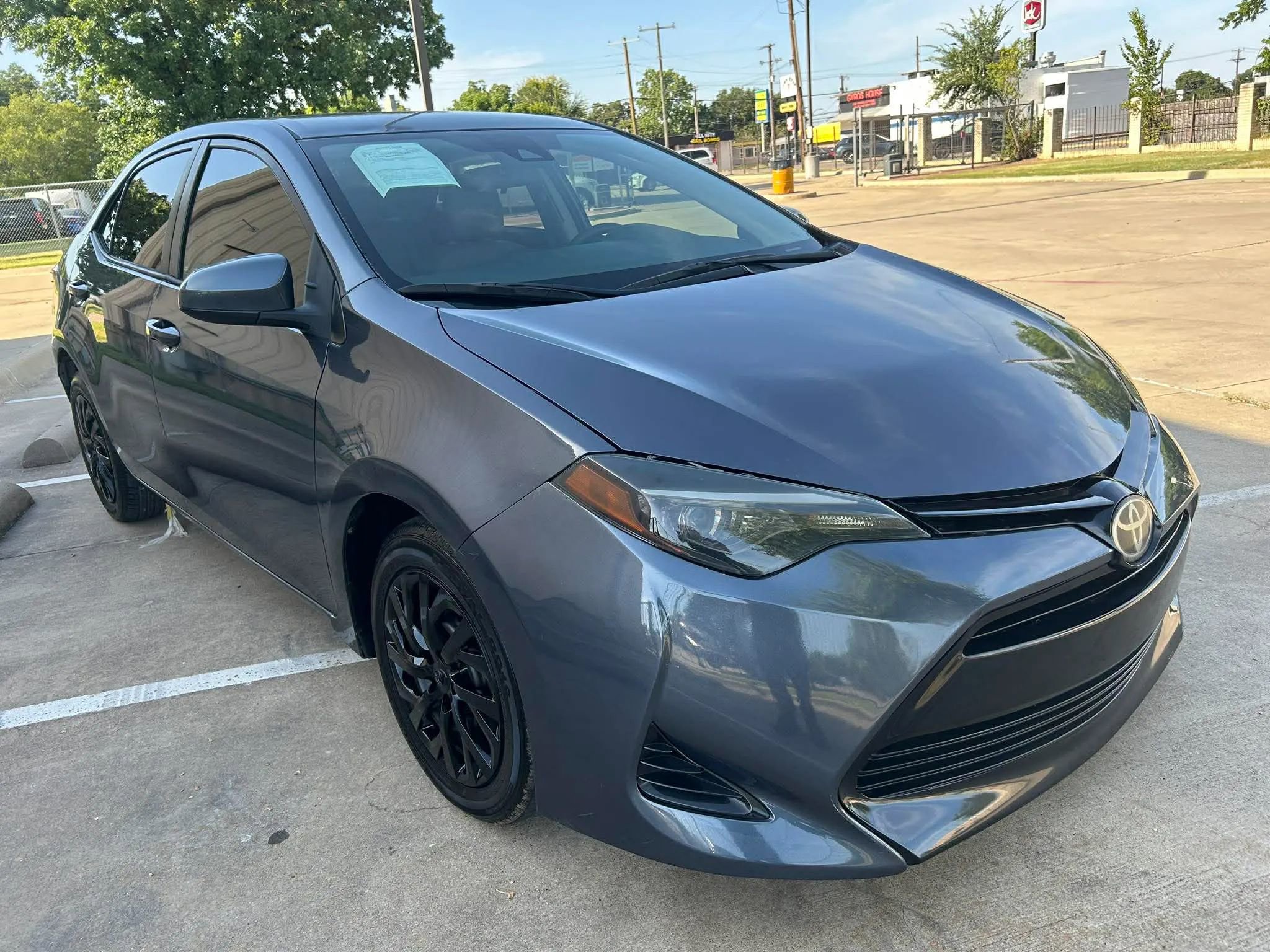 Used 2017 Toyota Corolla LE image 3