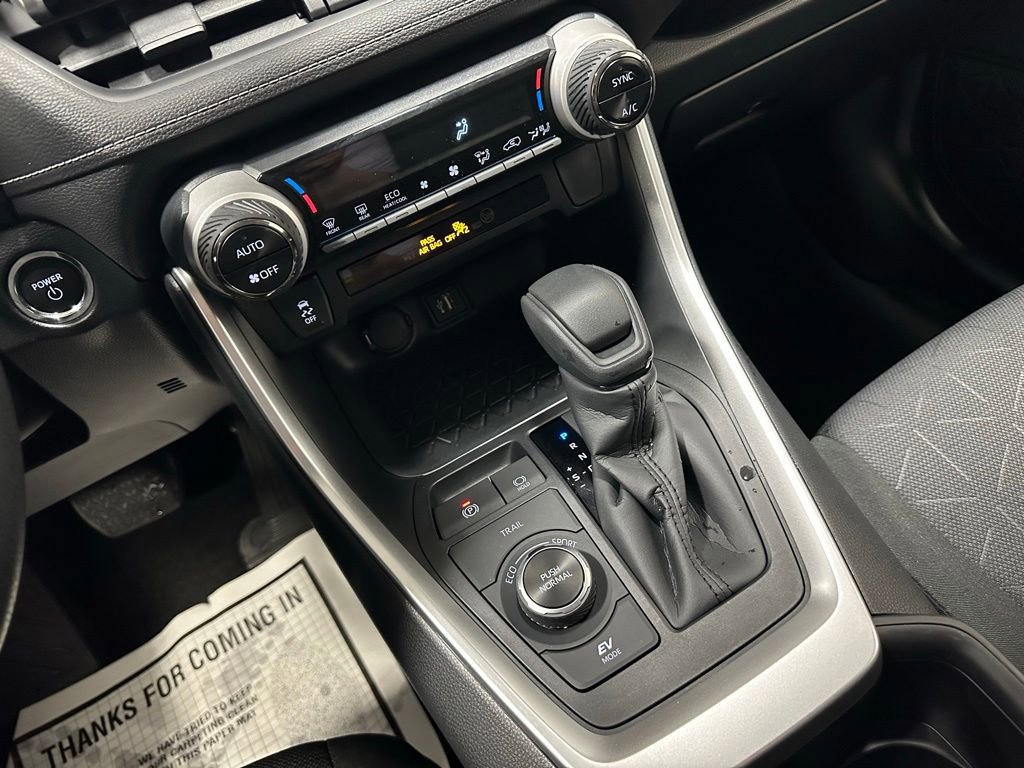 Used 2025 Toyota RAV4 XLE AWD/4WD image 40