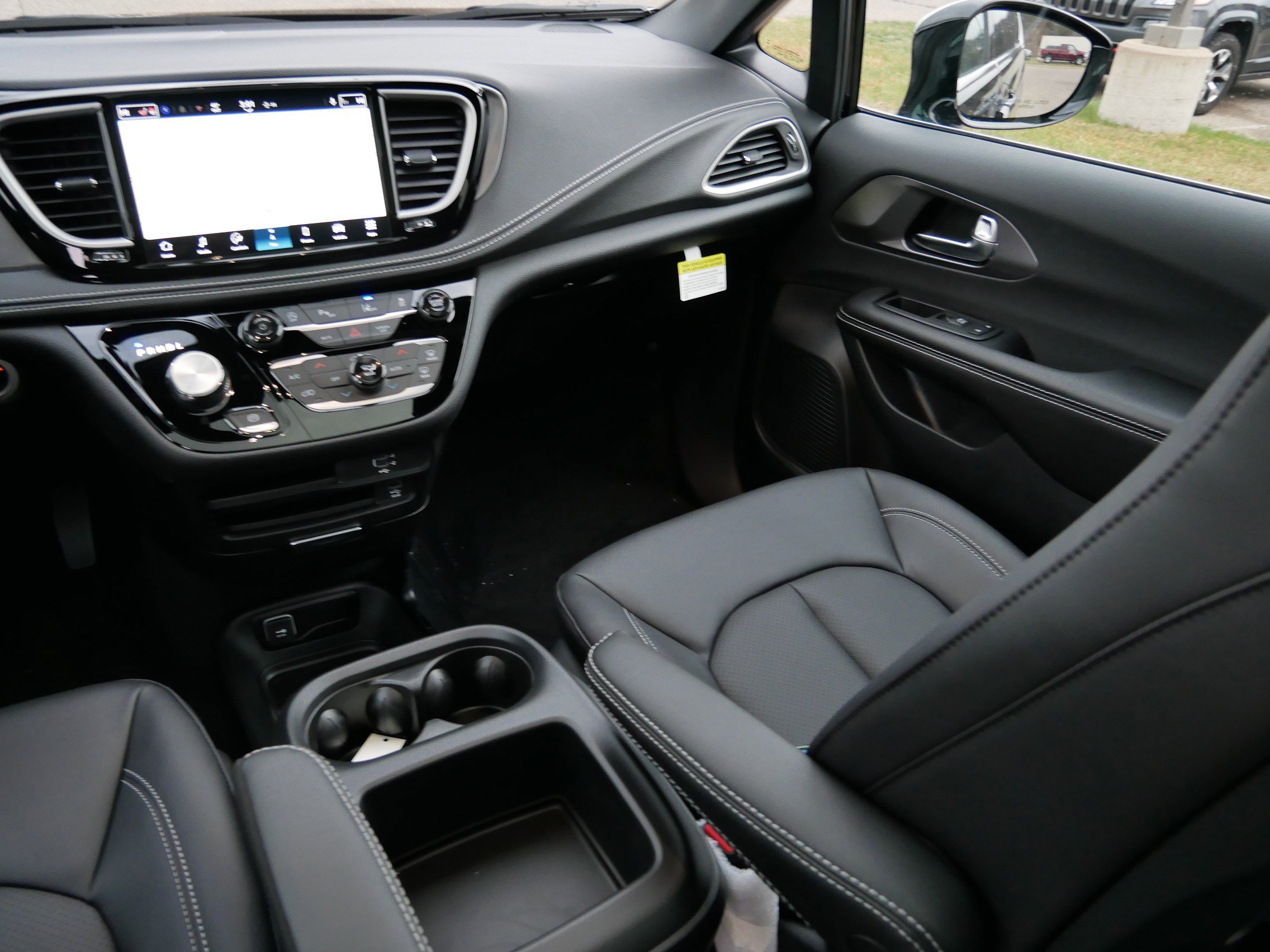 New 2026 Chrysler Pacifica Select image 11