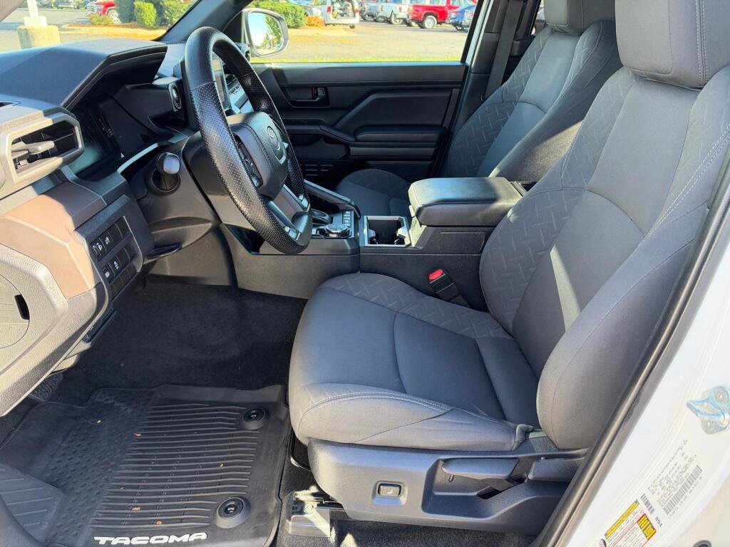 Certified 2024 Toyota Tacoma SR5 AWD/4WD image 5