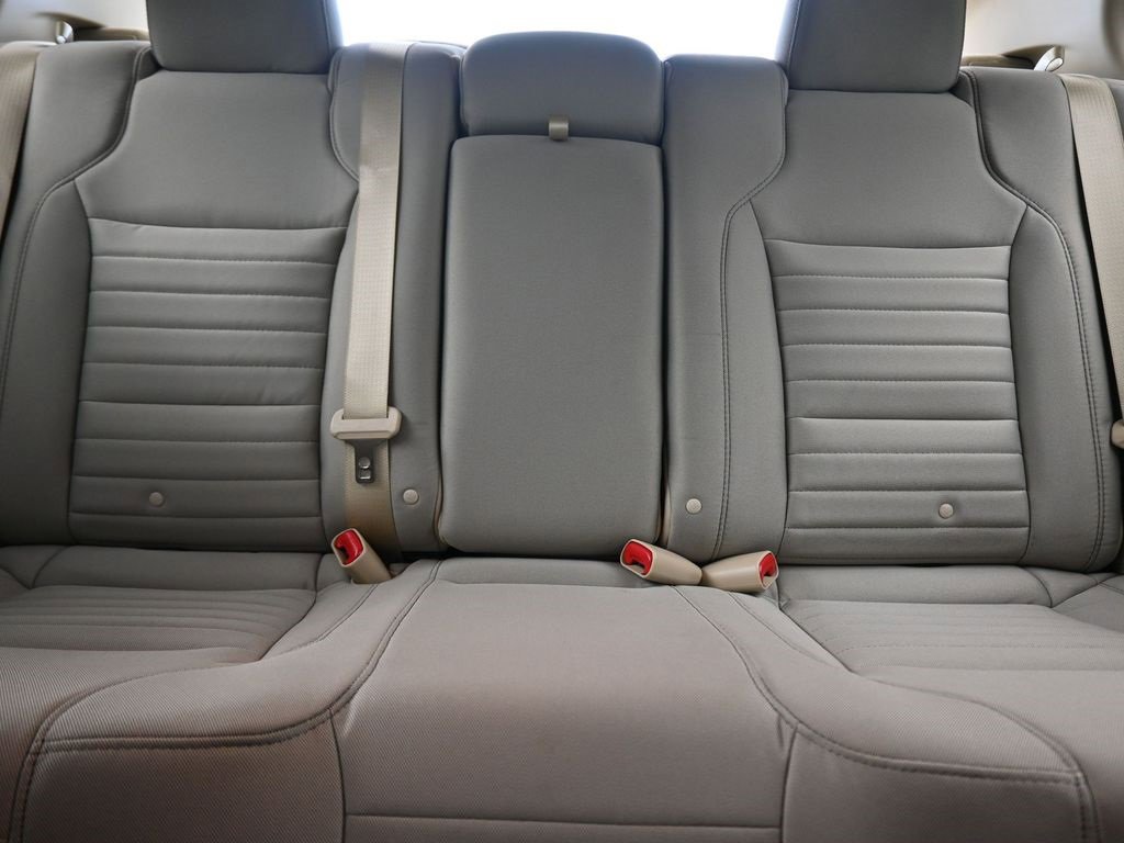 Used 2017 Ford Taurus SE image 25