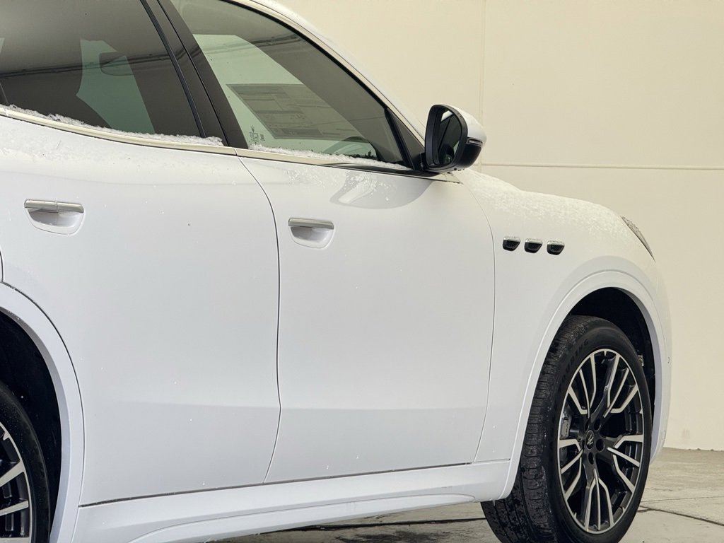 New 2025 Maserati Grecale GT image 30