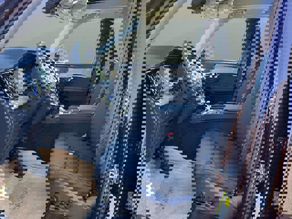 New 2025 Volvo XC90 T8 Plus w/ Protection Package Premier image 15