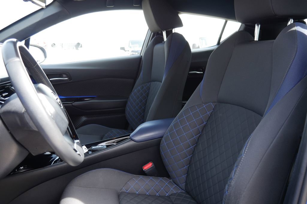 Used 2021 Toyota C-HR XLE image 9