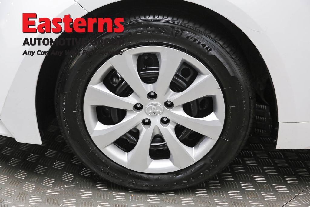 Used 2025 Toyota Corolla LE image 32