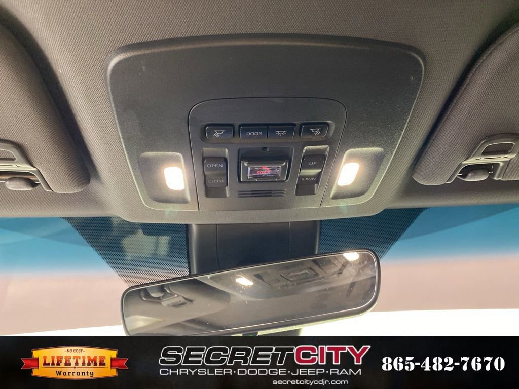 Used 2021 Toyota Avalon TRD image 18