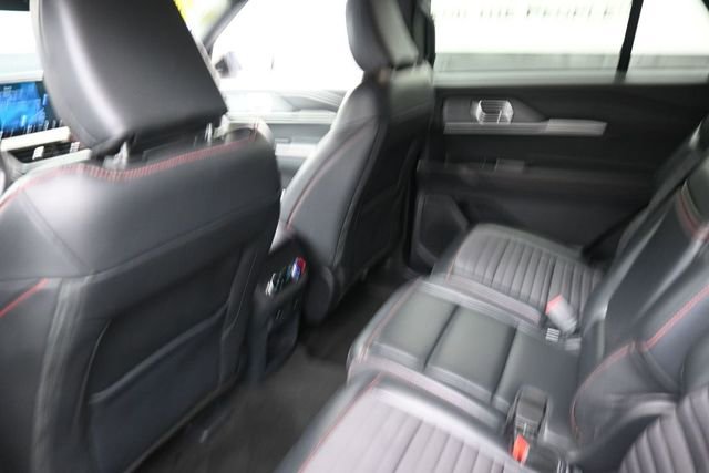 Used 2025 Ford Explorer ST-Line w/ ST-Line Street Pack AWD/4WD image 25