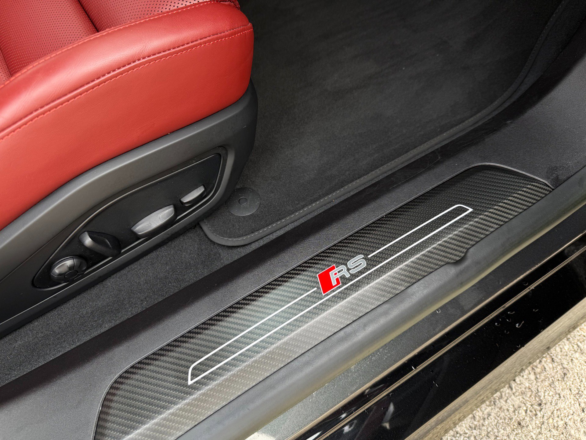 Used 2024 Audi RS e-tron GT w/ Carbon Performance Package image 29