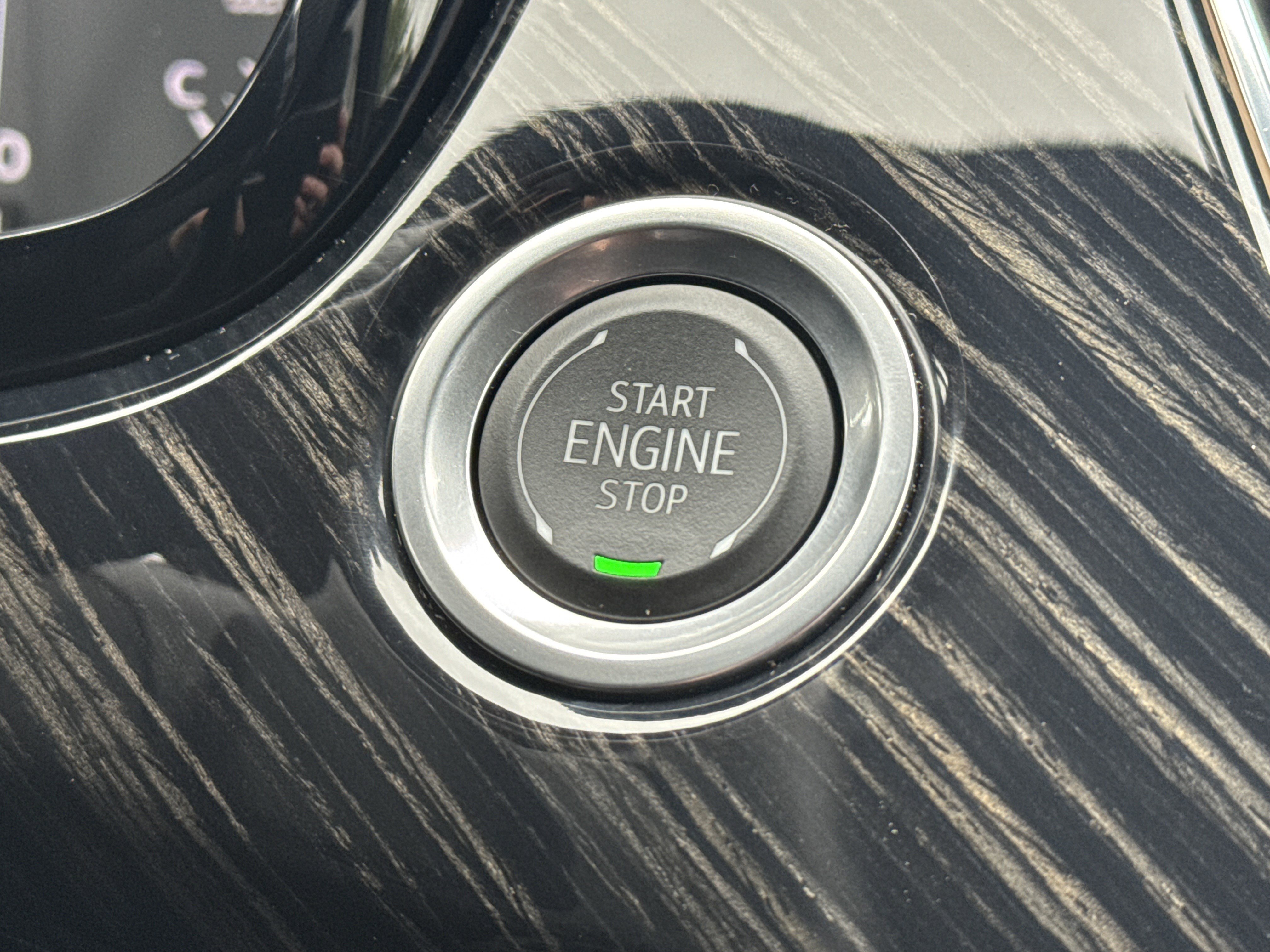 Used 2025 Cadillac XT6 Premium Luxury w/ Technology Package image 15