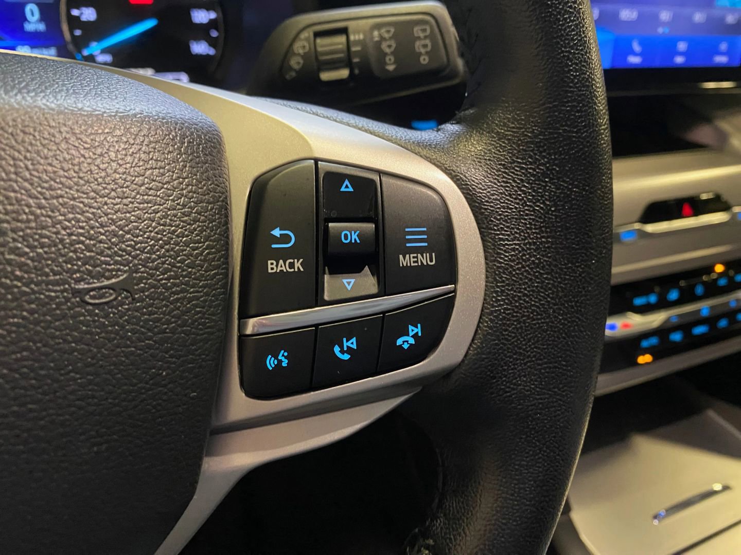 Used 2023 Ford Explorer XLT image 17