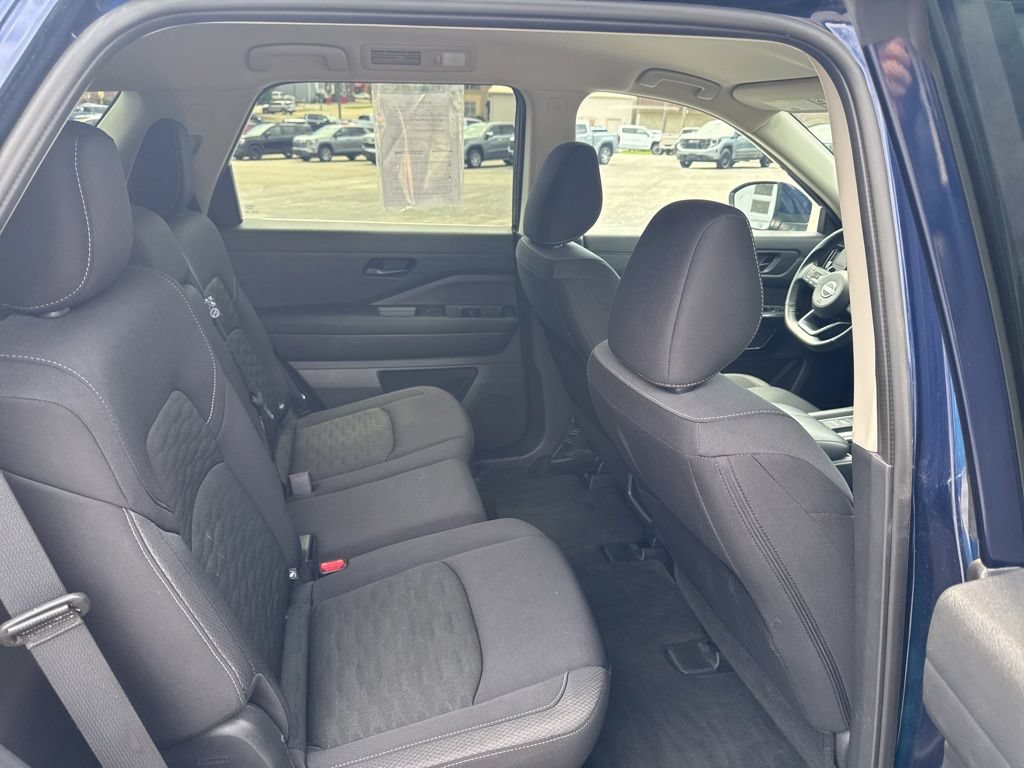 Used 2025 Nissan Pathfinder SV FWD image 11