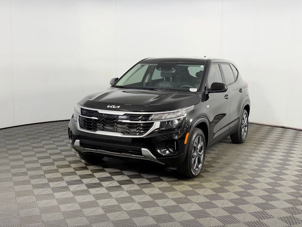 Used 2026 Kia Seltos LX AWD/4WD image 4