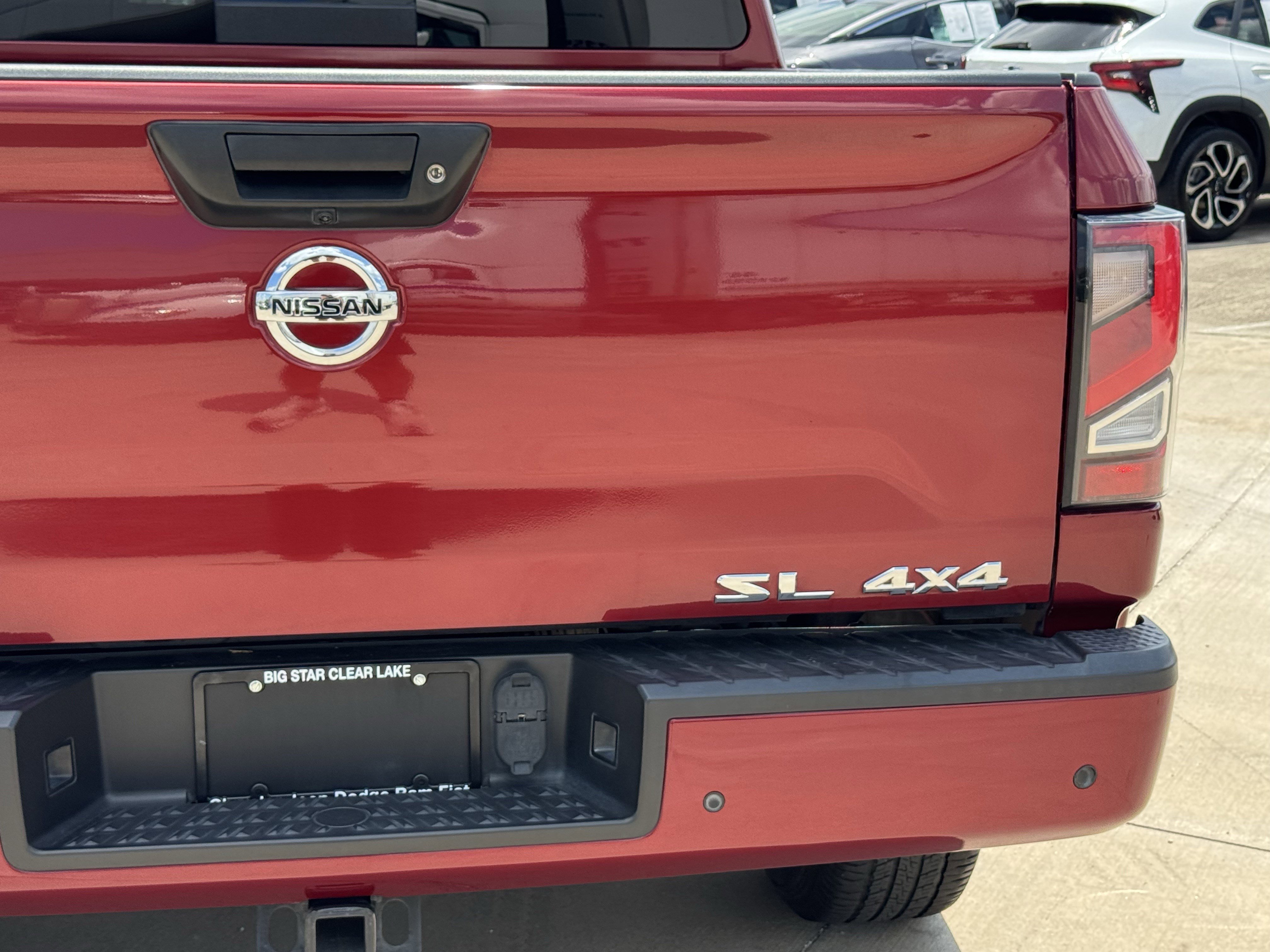Used 2020 Nissan Titan SL w/ Moonroof Package AWD/4WD image 10