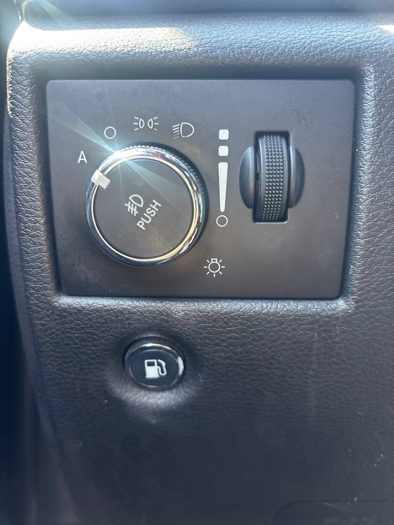 Used 2017 Jeep Grand Cherokee Limited AWD/4WD image 16