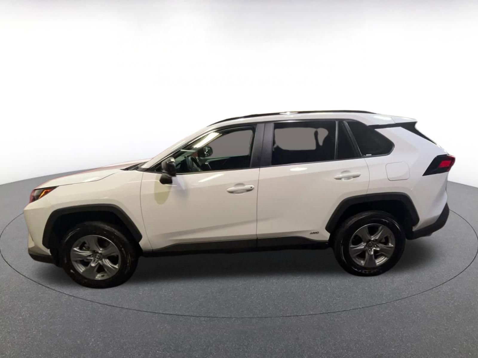 Used 2025 Toyota RAV4 LE image 9