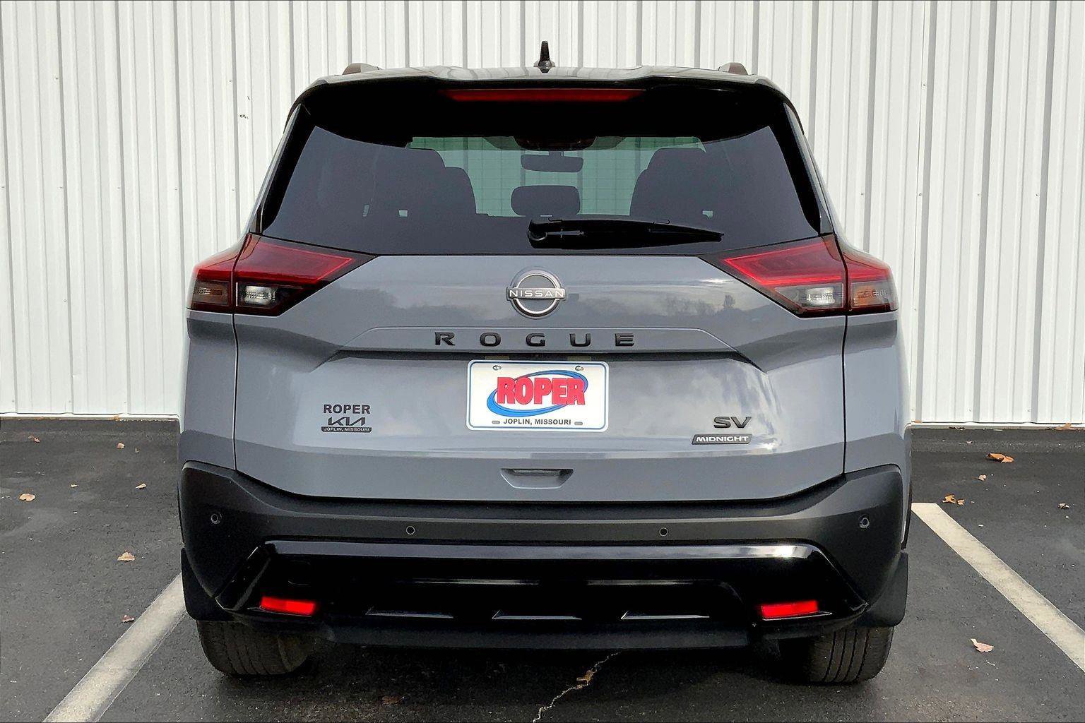 Used 2023 Nissan Rogue SV w/ SV Premium B Package image 4