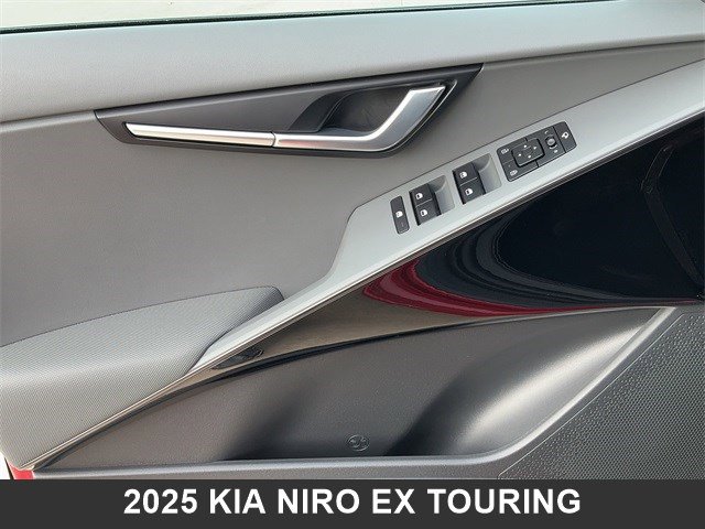 Used 2025 Kia Niro EX Touring image 10