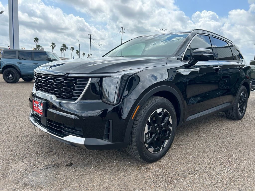 Used 2025 Kia Sorento S image 3