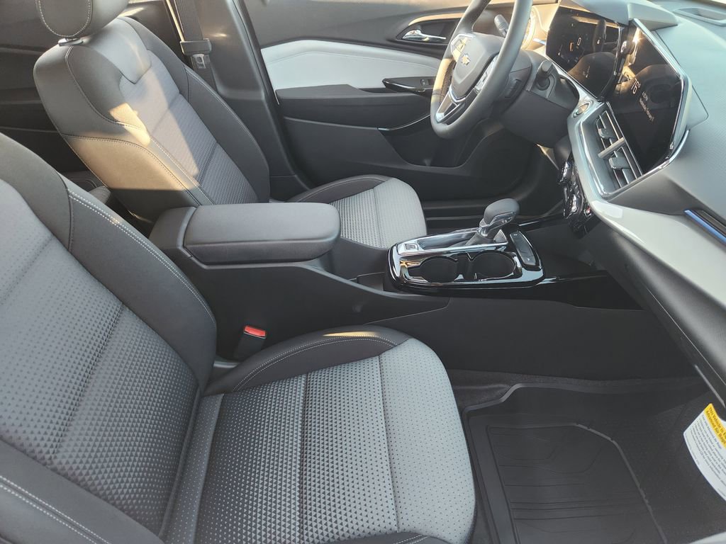 New 2026 Chevrolet Trax LT w/ LT Convenience Package FWD image 10