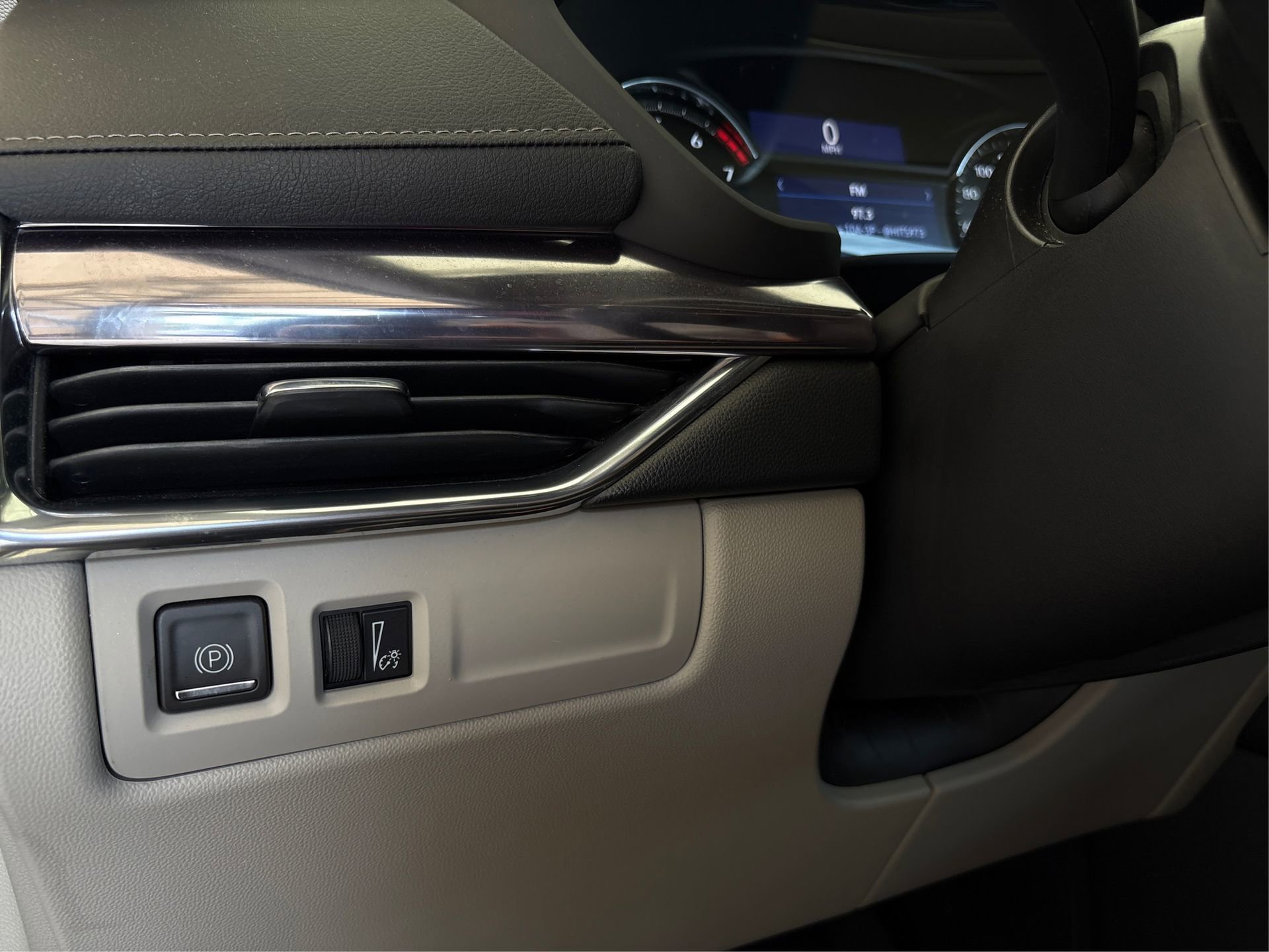 Certified 2023 Cadillac XT4 Luxury image 22